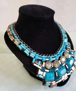 Bizsu, kék kövecskés nyakék