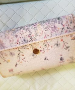 Női pénztárca, virágos mintával