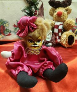 Porcelánfejű dekorbaba